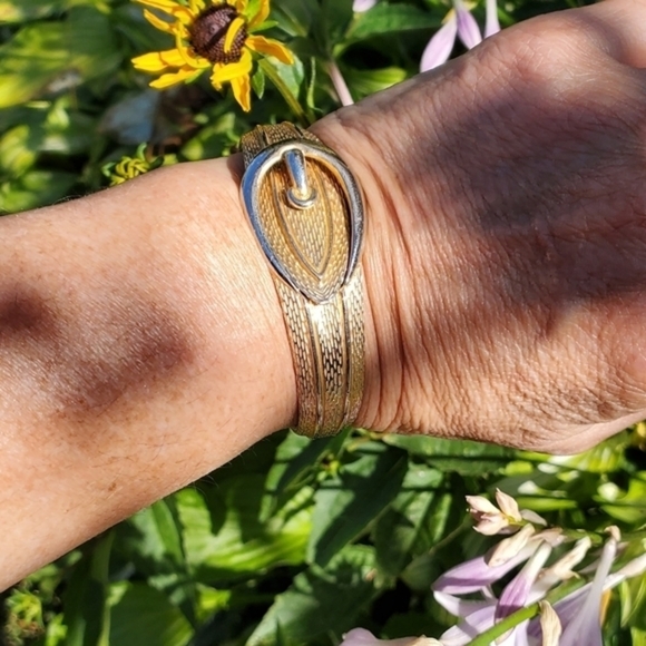 Vintage Avon Buckle Bangle - Picture 6 of 6